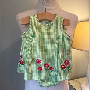 Carter’s Girl's RomperGreen/White w/Embroidery - size 9 mos